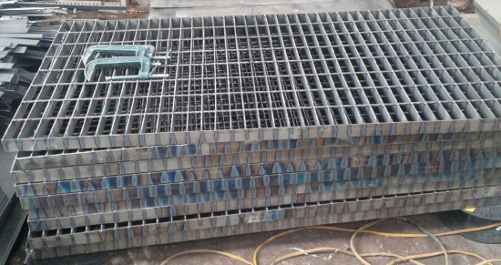 Sàn Grating cung cấp cho hệ thống Băng tải ống (Nhà máy nhiệt điện Thăng Long - Quảng Ninh)